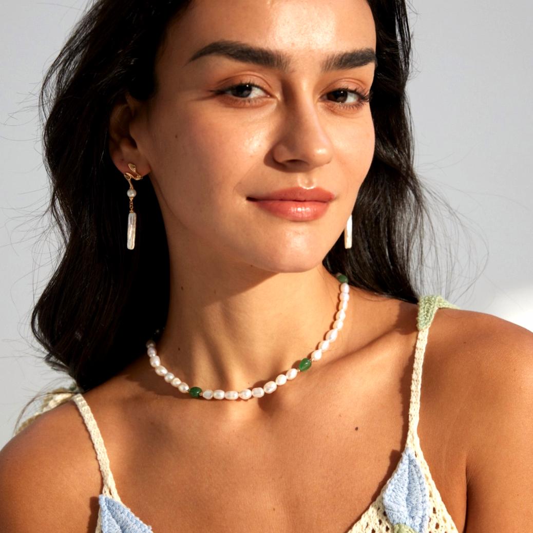 Nova-Romantic Elegant and Elegant Baroque Long Shaped Pearl Earrings