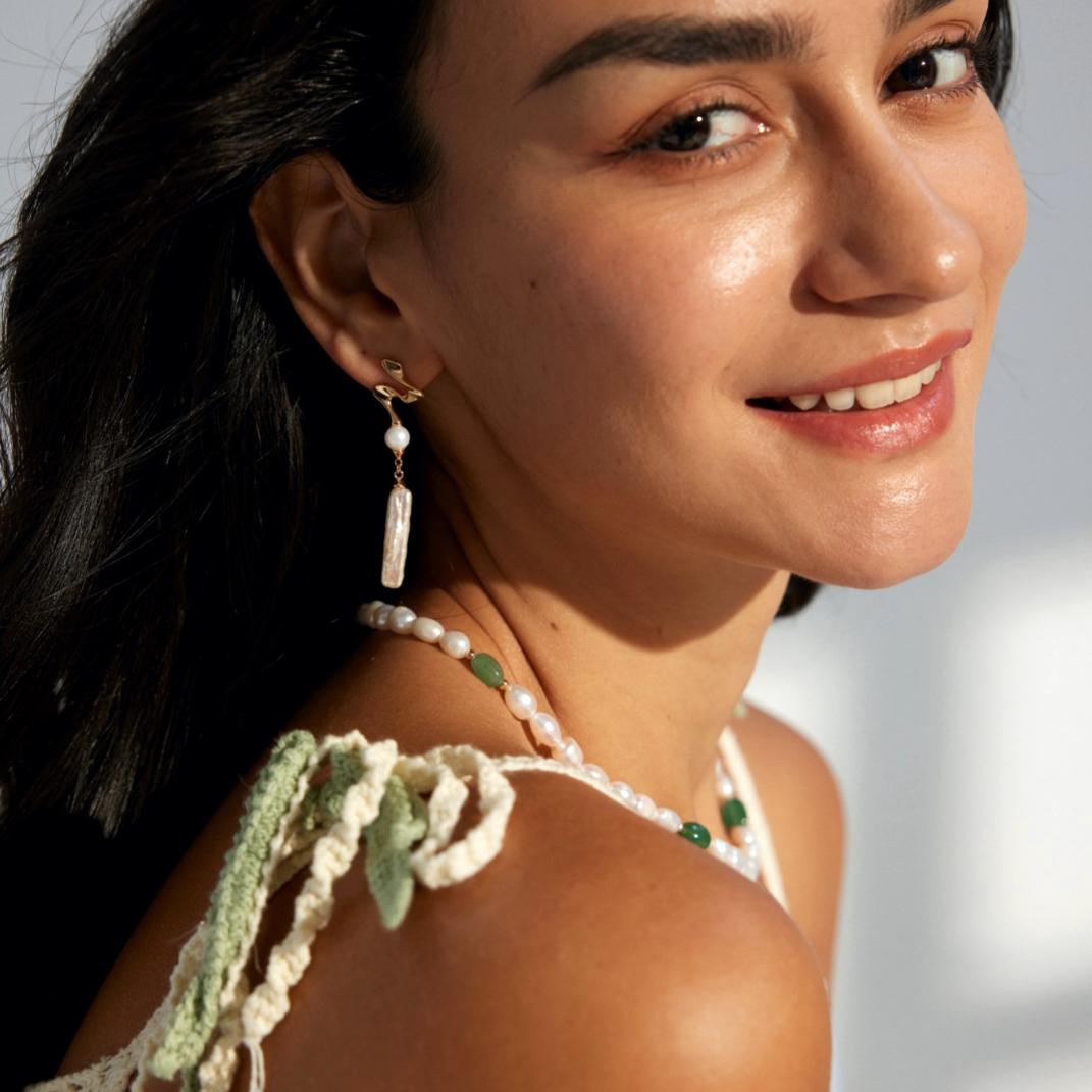 Nova-Romantic Elegant and Elegant Baroque Long Shaped Pearl Earrings